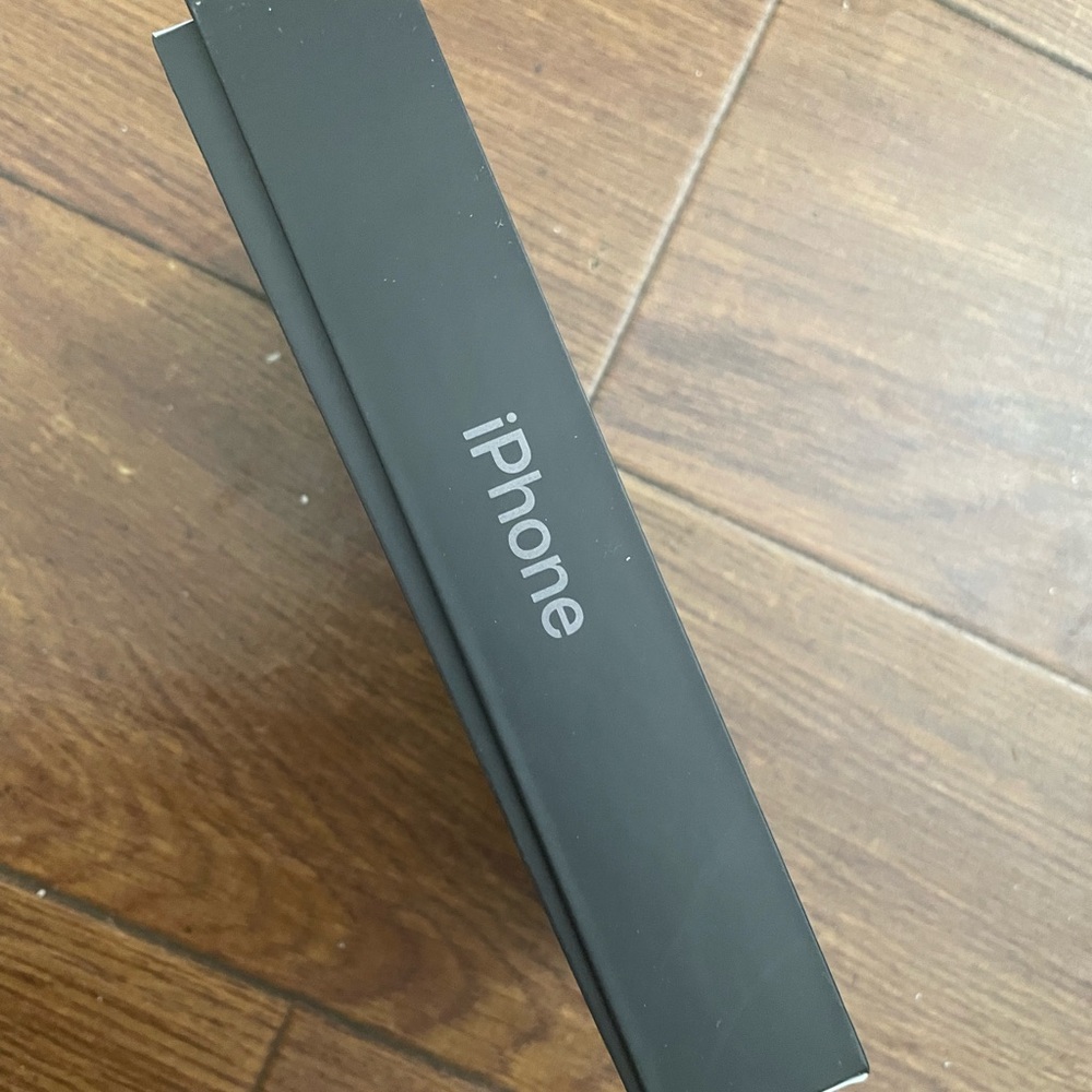 iPhone 13 box - Picture 3 of 4